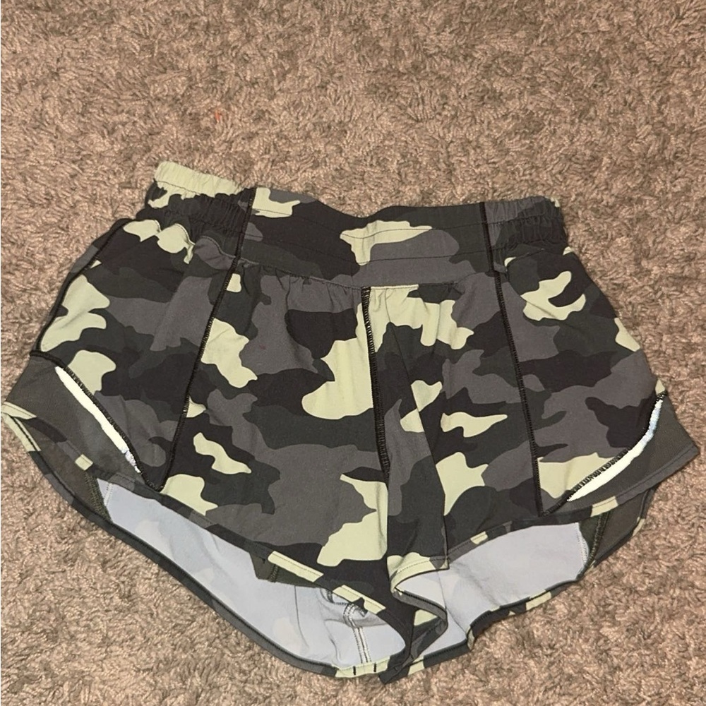 Lululemon Hotty Hot Shorts 2”